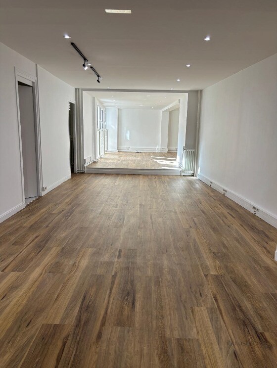 Retail in Boulogne-Billancourt to rent Interior Photo- Image 1 of 9