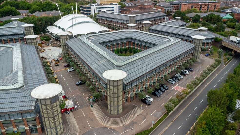 Castle Meadow Rd, Nottingham to rent - Building Photo - Image 2 of 8