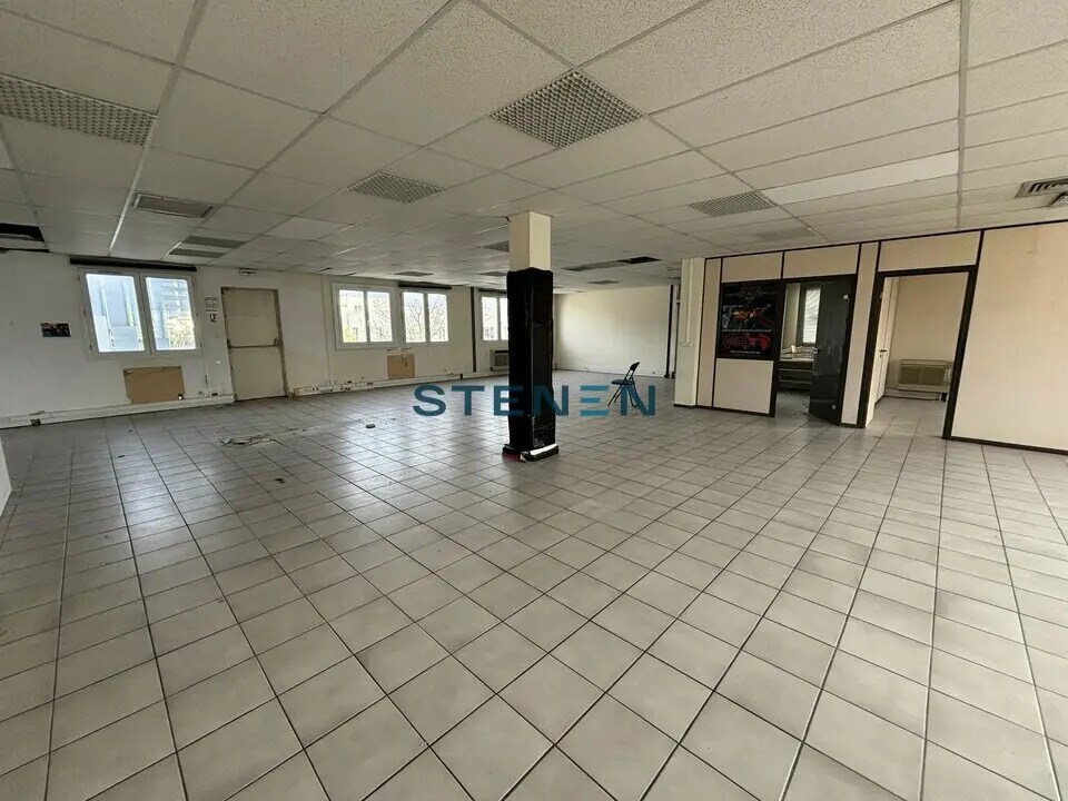 Office in Aubagne to rent Interior Photo- Image 1 of 3