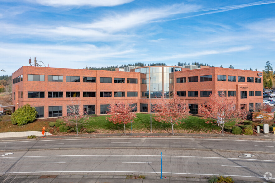 10121 SE Sunnyside Rd, Clackamas, OR for rent - Building Photo - Image 1 of 13