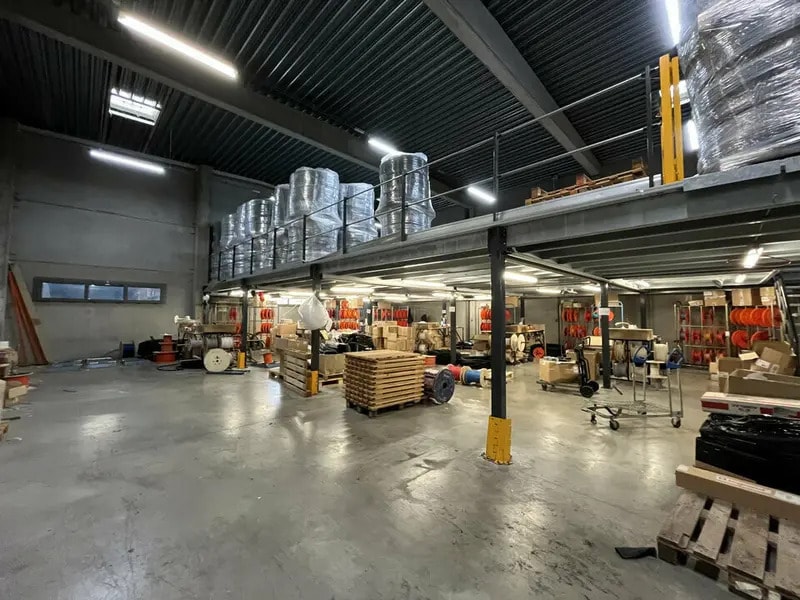 Light Industrial in Bussy-Saint-Georges to rent Interior Photo- Image 1 of 7