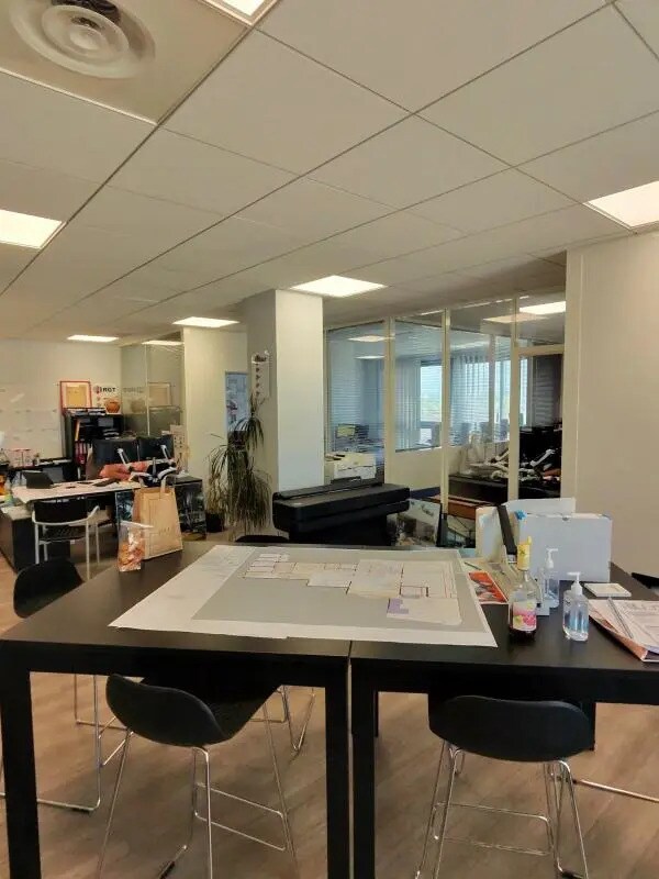 Office in Aubagne to rent Building Photo- Image 1 of 6