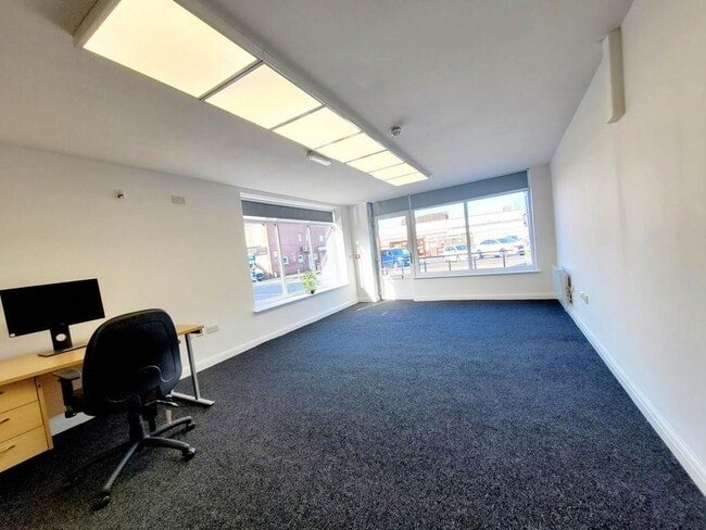 More details for 549-559 Liverpool Rd, Manchester - Office to Rent