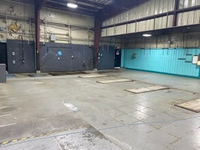 3901 SE Naef Rd, Portland, OR to rent Interior Photo- Image 2 of 12