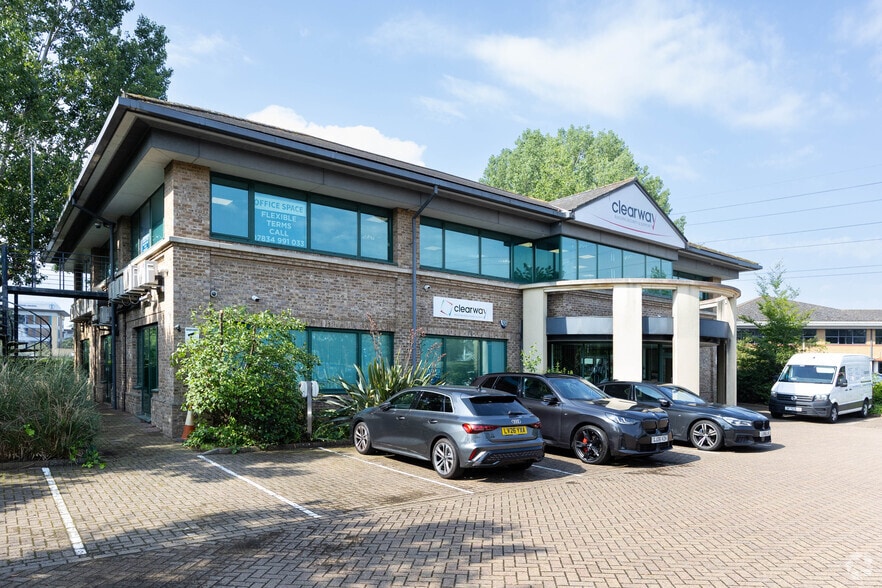 Anchor Blvd, Dartford to rent - Building Photo - Image 1 of 12