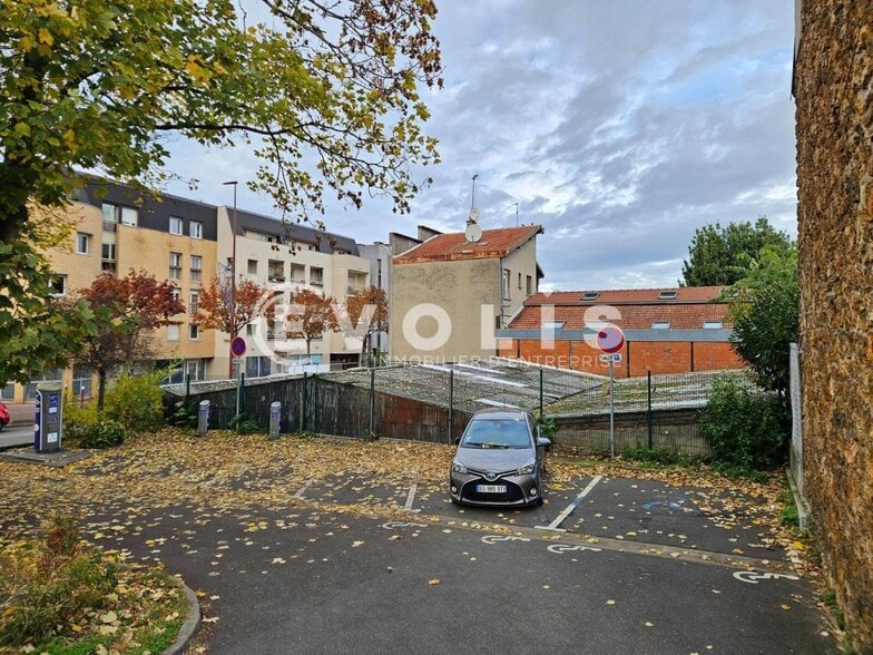 Industrial in Cachan for sale - Building Photo - Image 1 of 7