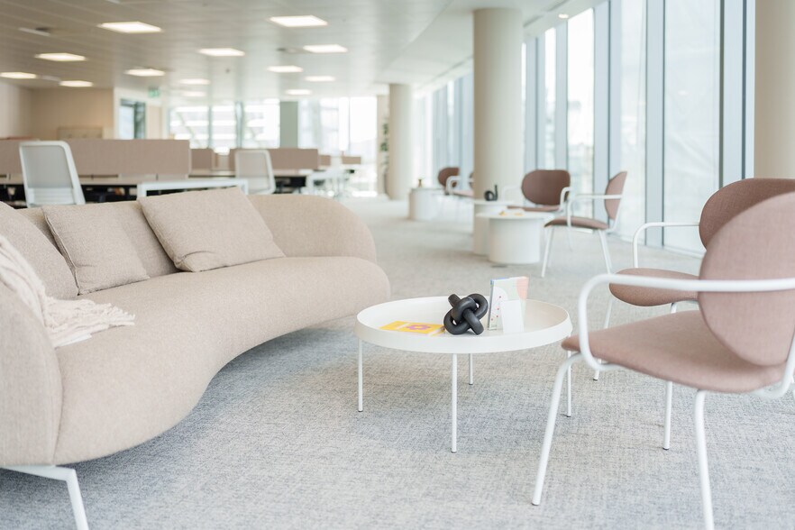 100 Victoria St, London to rent - Interior Photo - Image 3 of 12