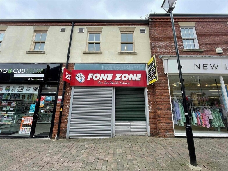 3 Castle Walk, Newcastle Under Lyme to rent - Building Photo - Image 2 of 5