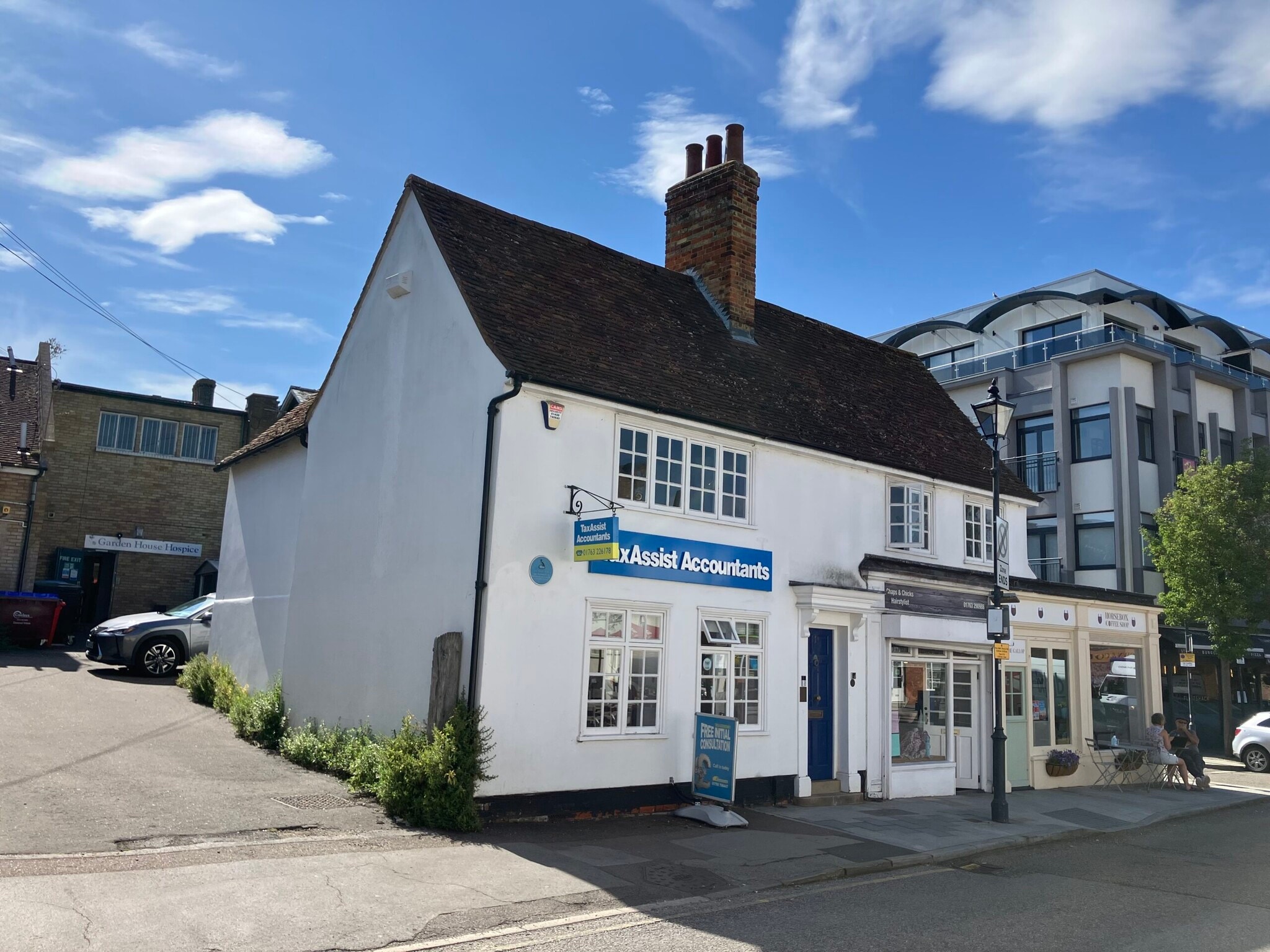 1-3 Market Hl, Royston to rent Building Photo- Image 1 of 2