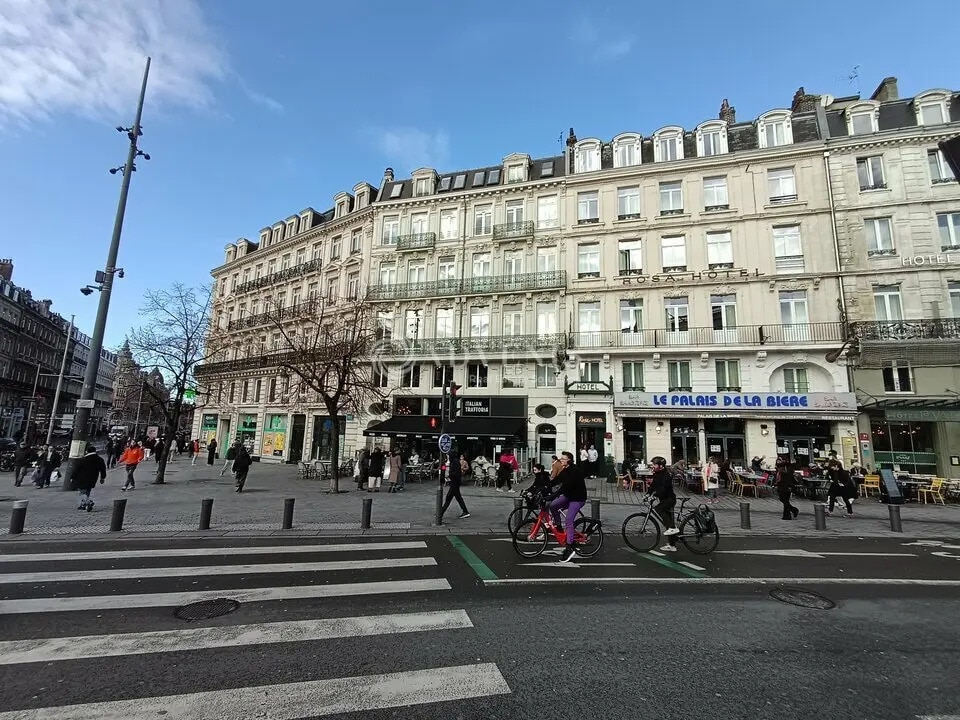 Office in  to rent Building Photo- Image 1 of 8