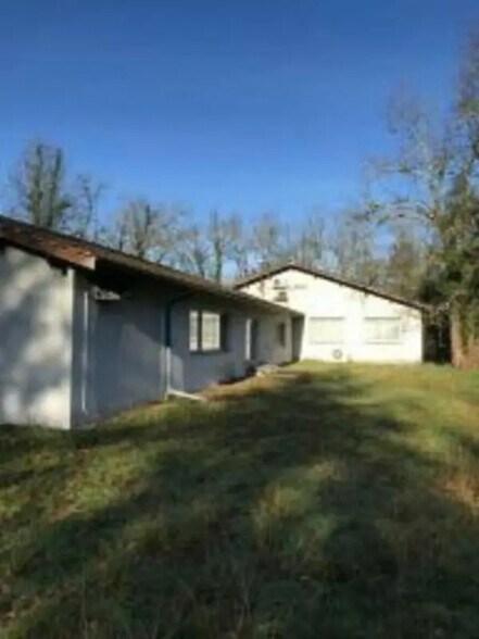 Office in SAINT-JEAN-D'ILLAC to rent - Building Photo - Image 3 of 9