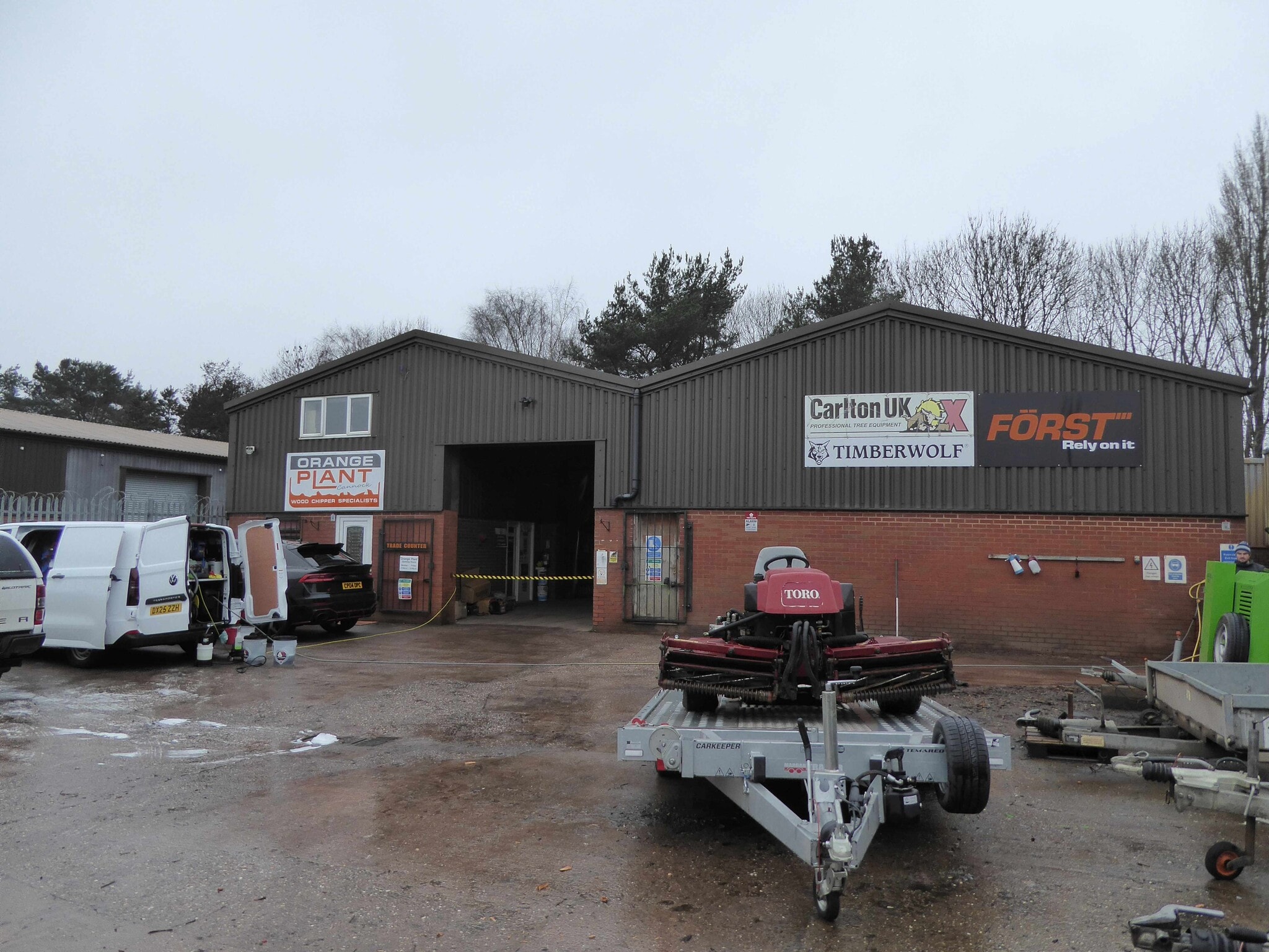 Hawks Green, Cannock to rent Building Photo- Image 1 of 4