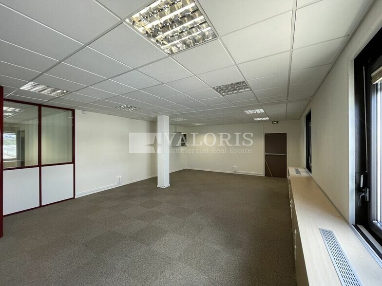 5 Route Du Paisy, Dardilly to rent - Interior Photo - Image 3 of 6