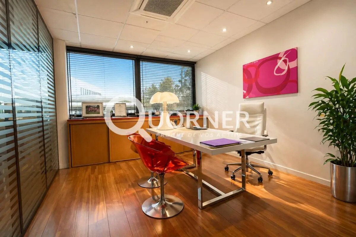 Office in Lyon for sale Interior Photo- Image 1 of 15
