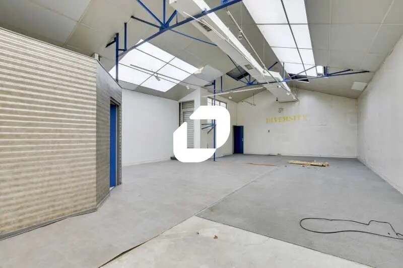 Light Industrial in Courbevoie for sale Interior Photo- Image 1 of 11