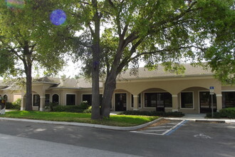 800-888 S Duncan Dr, Tavares, FL for rent Building Photo- Image 1 of 27