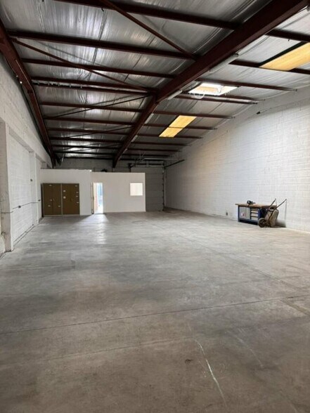 Light Industrial in Saint-Priest for sale - Building Photo - Image 3 of 11