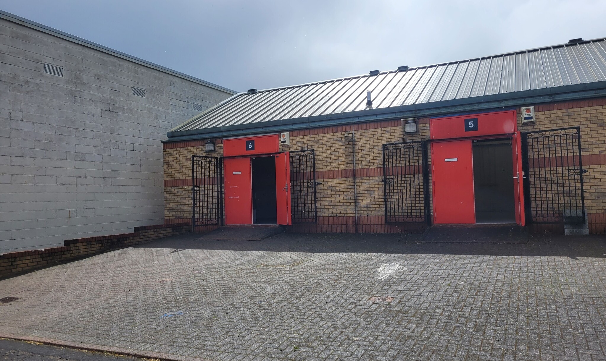 106 Barloch St, Glasgow to rent Building Photo- Image 1 of 2