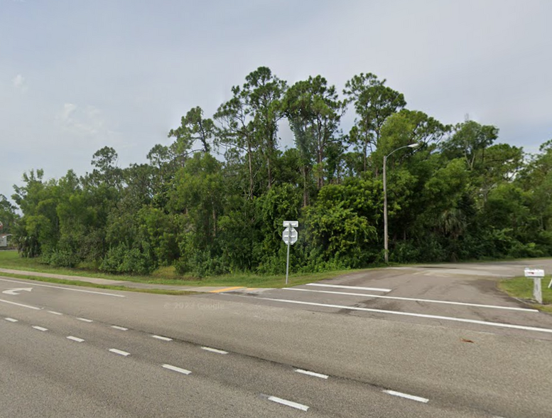 N Tamiami Trl, North Fort Myers, FL for sale - Building Photo - Image 2 of 6