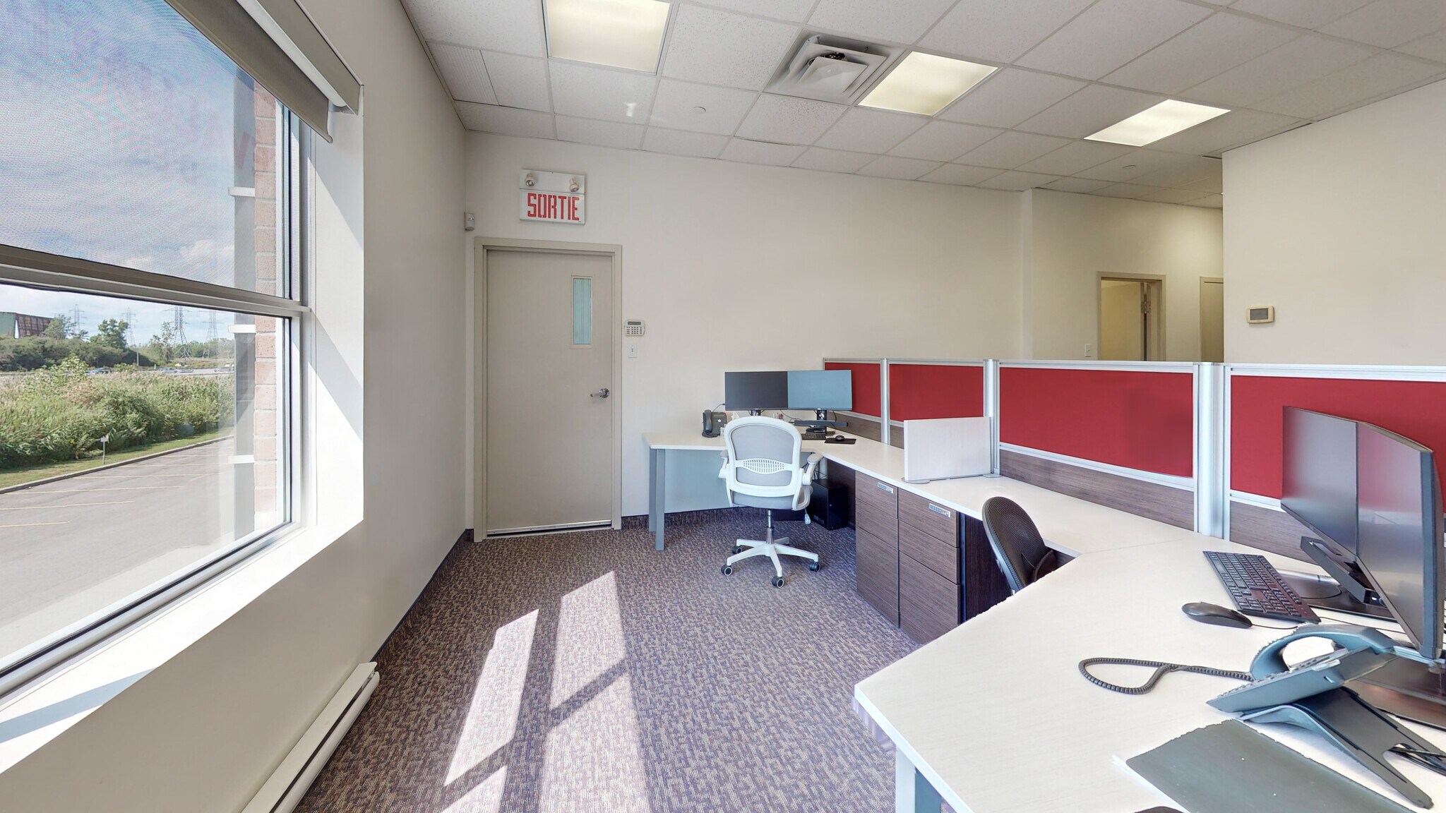 4273-4345 Des Laurentides (A-15) Desste E, Laval, QC to rent Interior Photo- Image 1 of 6