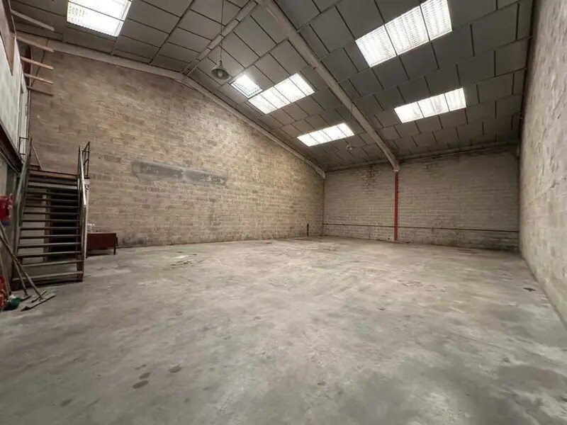 Light Industrial in Persan for sale Building Photo- Image 1 of 5