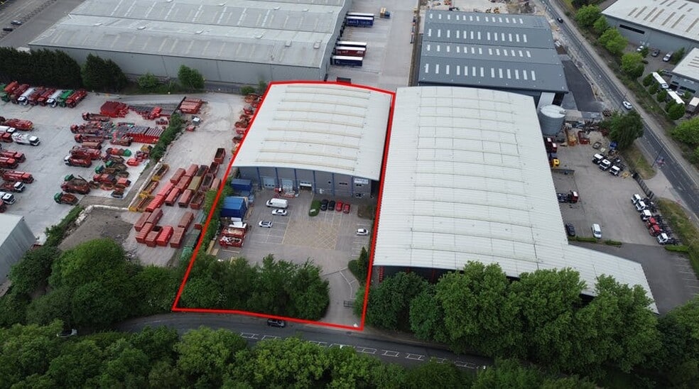 Churchill Way, Manchester to rent - Building Photo - Image 2 of 4