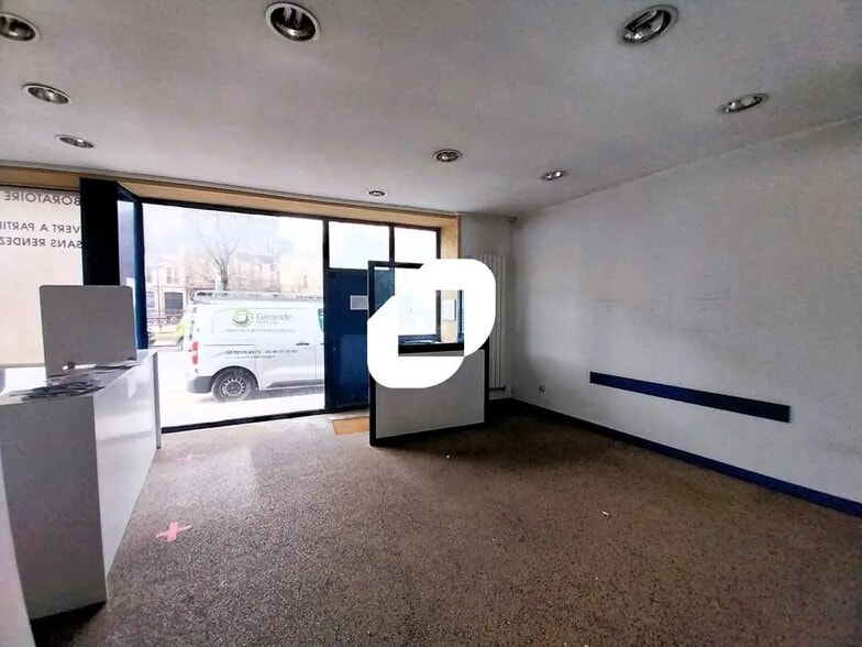Retail in Bordeaux for sale - Interior Photo - Image 1 of 5