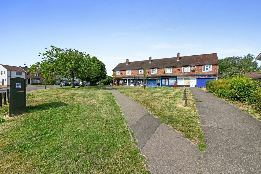 39 Elizabeth Road, Bishop's Stortford for sale - Building Photo - Image 3 of 8