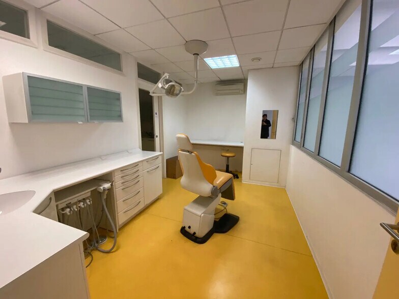 Office in Marseille for sale - Interior Photo - Image 2 of 12