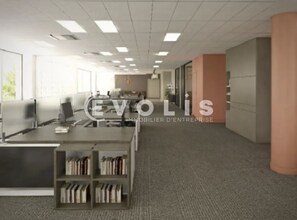 Light Industrial in Vélizy-Villacoublay to rent Interior Photo- Image 1 of 1