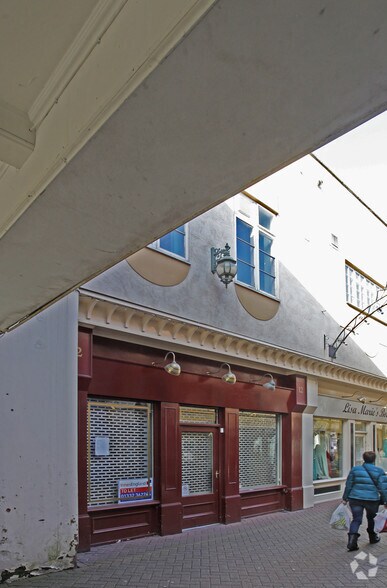 12 Victoria Passage, Stourbridge for sale - Primary Photo - Image 1 of 1