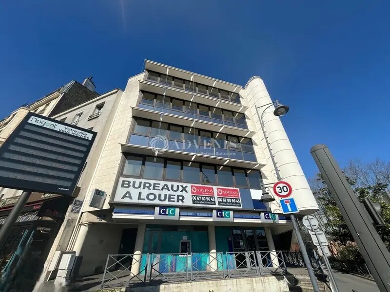 Office in Nogent-sur-Marne to rent Building Photo- Image 1 of 12
