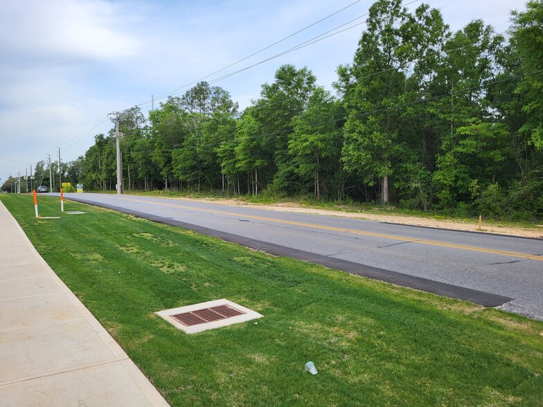 301 E Redstone Ave, Crestview, FL for sale - Primary Photo - Image 1 of 16