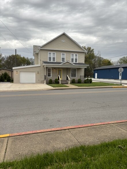 12175, 12185 & 12205 Lancaster Street Mi portfolio of 3 properties for sale on LoopNet.co.uk - Primary Photo - Image 1 of 3