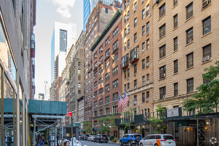 140 W 58th St, New York, NY for sale - Primary Photo - Image 1 of 1