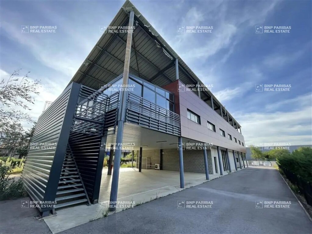 Vente Bureaux 985 m² - Photo 1