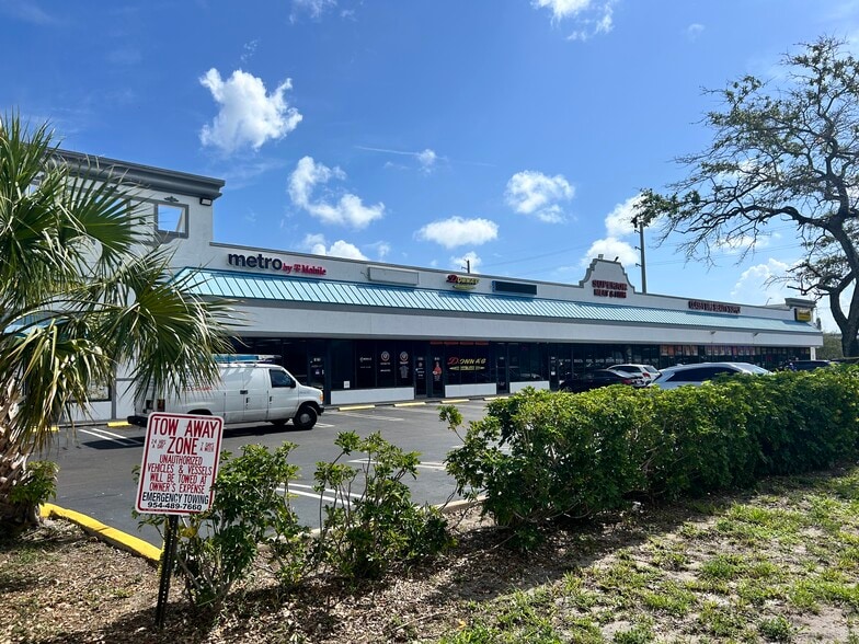 2601-2667 W Atlantic Blvd, Pompano Beach, FL to rent - Building Photo - Image 2 of 2