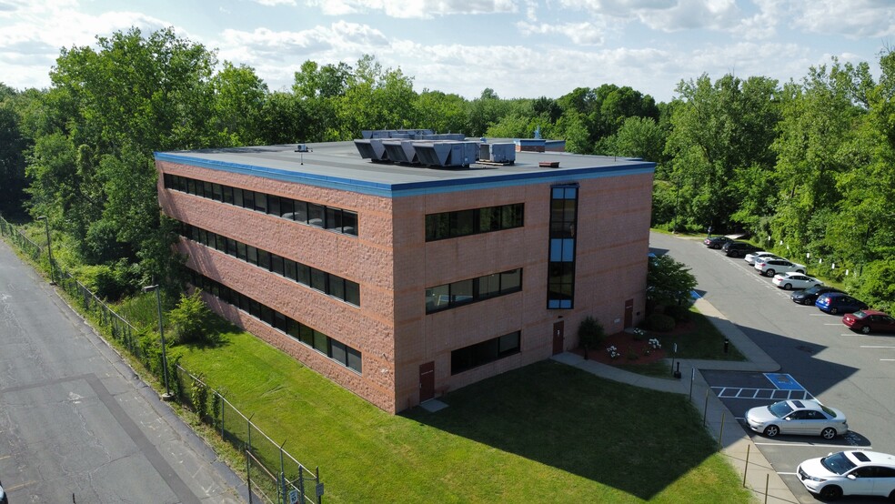 101 University Dr, Amherst, MA for rent - Building Photo - Image 3 of 8