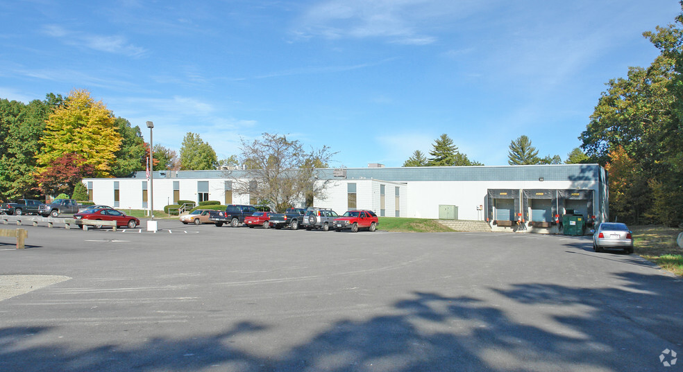 32 Industrial Dr, Exeter, NH for rent - Primary Photo - Image 1 of 4