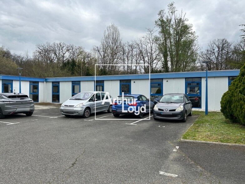 16 Rue Du Cassé, Saint-Jean to rent - Building Photo - Image 2 of 7