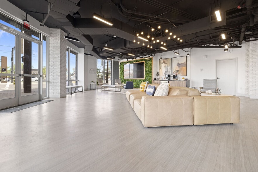 1811 E Apache Blvd, Tempe, AZ to rent - Interior Photo - Image 3 of 4