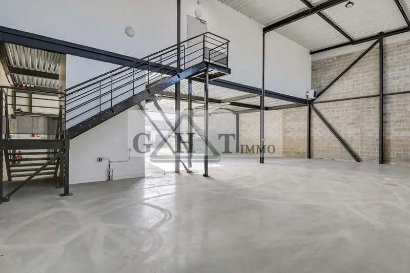 Industrial in Marcoussis to rent - Interior Photo - Image 3 of 9