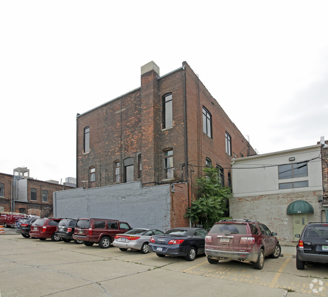 16-20 W Huron St, Pontiac, MI for rent - Building Photo - Image 2 of 9