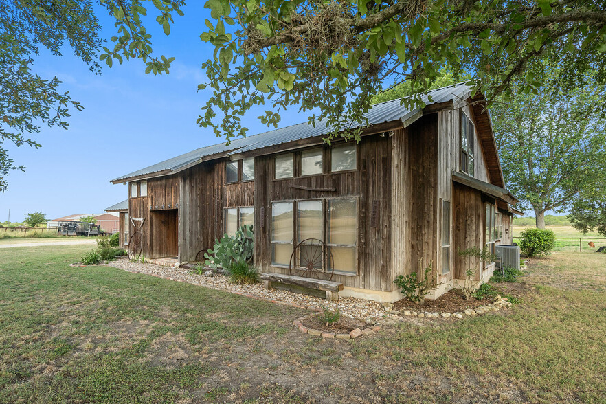 2002 Center Point Rd, San Marcos, TX for sale - Building Photo - Image 3 of 11