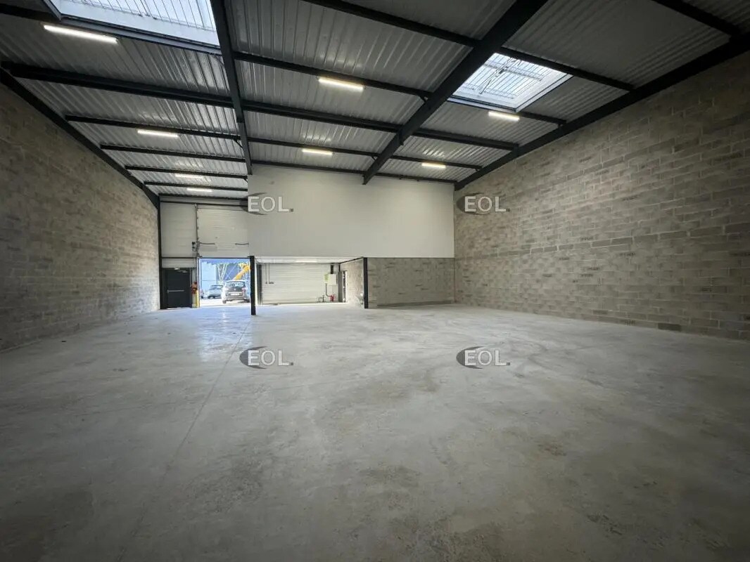 Light Industrial in Bondoufle to rent Interior Photo- Image 1 of 5