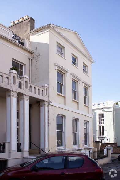 122 Winchcombe St, Cheltenham to rent - Building Photo - Image 2 of 6