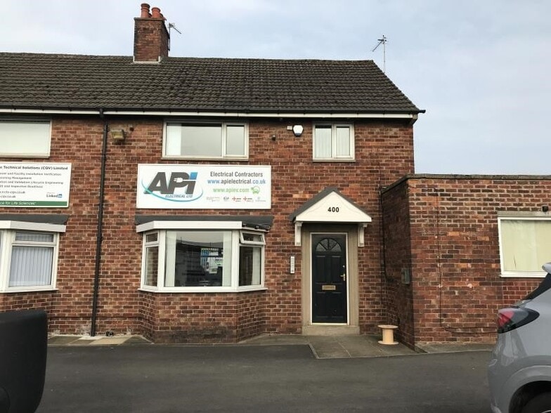 400-402 Chaddock Ln, Manchester to rent - Primary Photo - Image 1 of 1