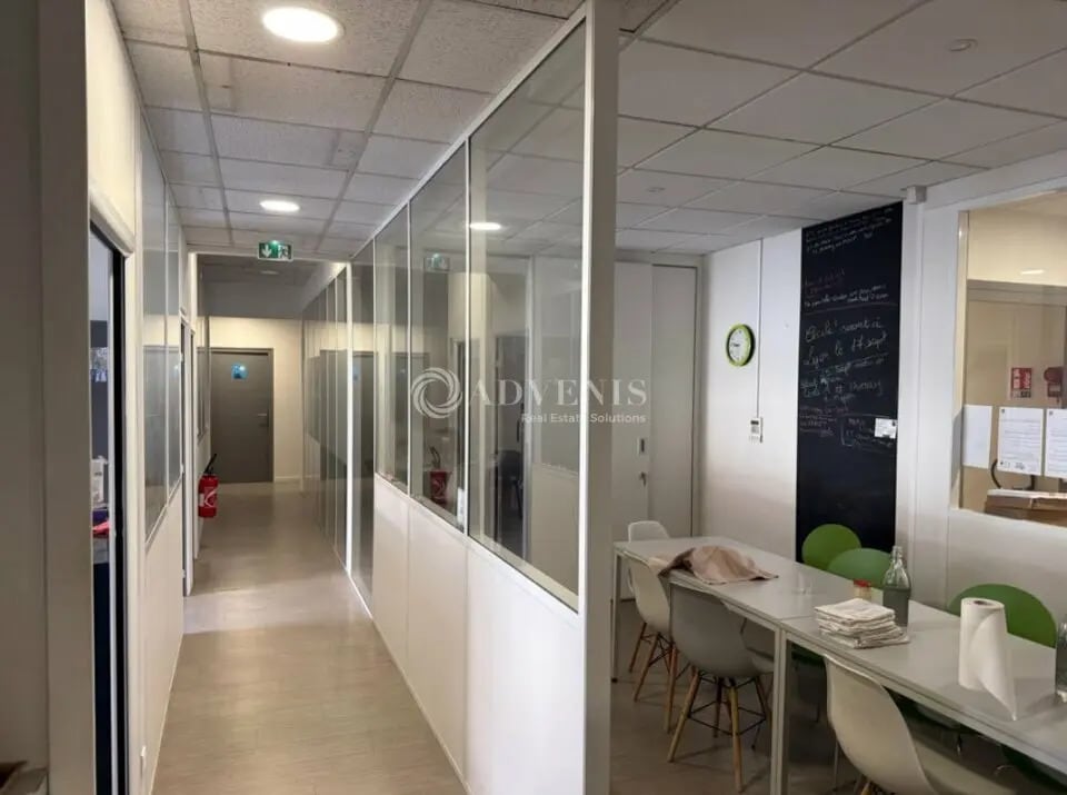 Office in Lyon to rent Interior Photo- Image 1 of 5