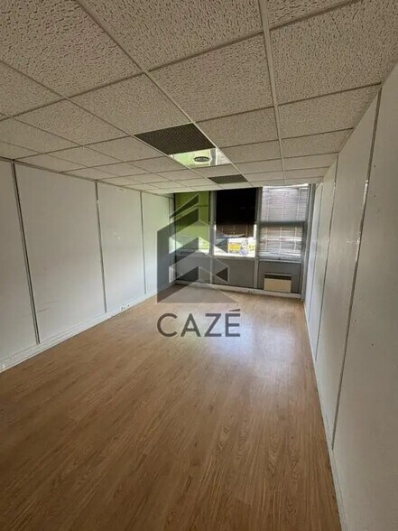 Office in Bordeaux to rent - Interior Photo - Image 2 of 7