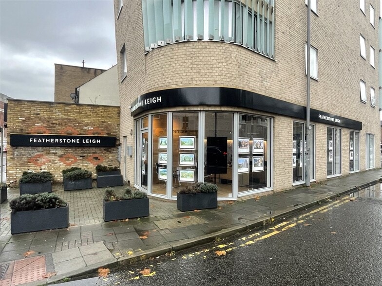 43 Richmond Rd, Kingston Upon Thames to rent - Building Photo - Image 2 of 2